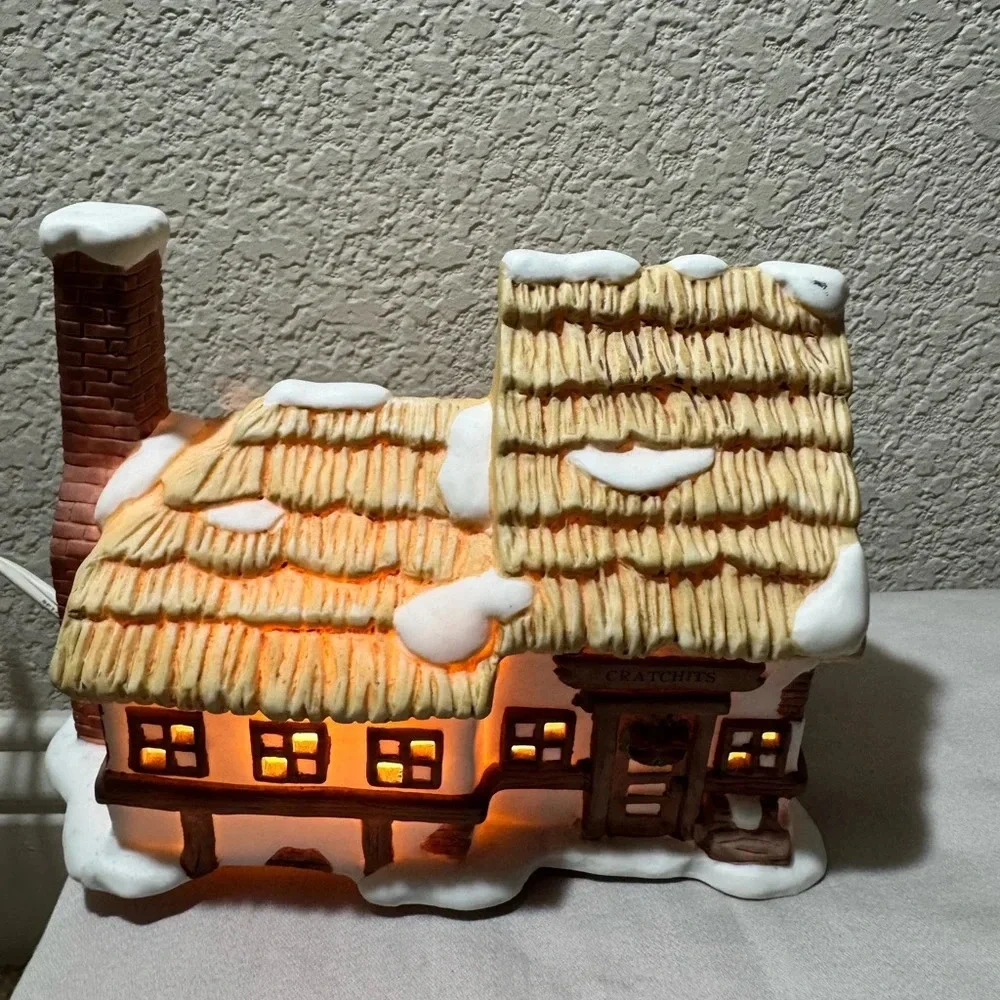 Seymour Mann Christmas Carol Collectibles Lighted Cratchits House